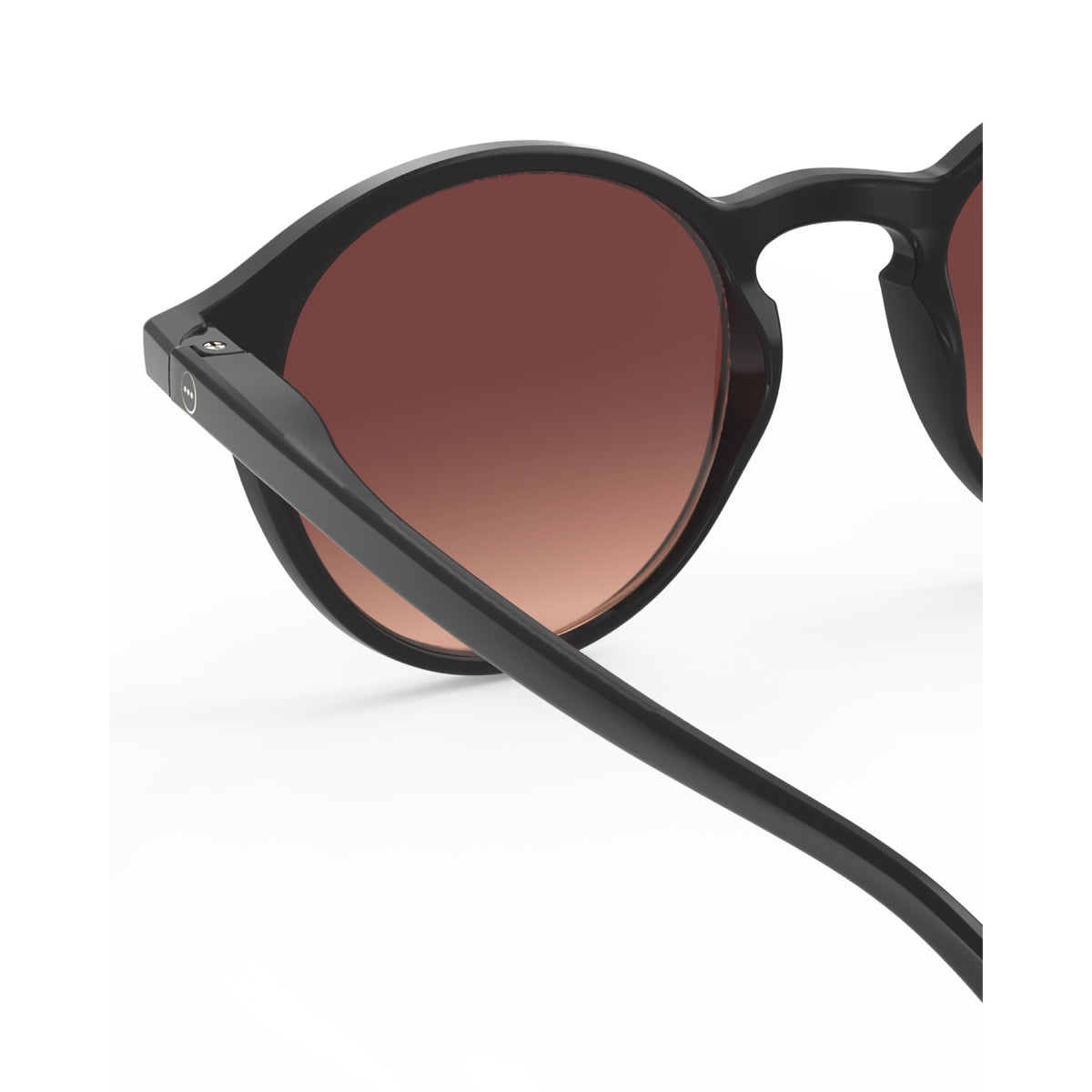 Frame and lens detail of IZIPIZI #D Polarized Sunglasses in Black Road