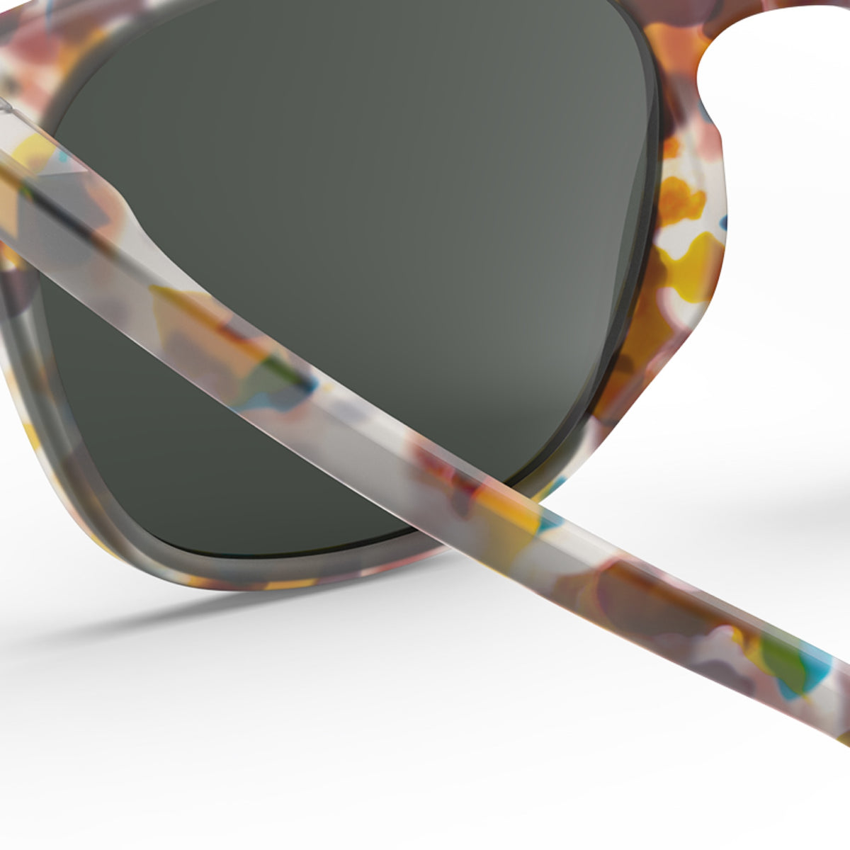 Frame and lens detail of IZIPIZI #E Sunglass Readers in Blue Tortoise
