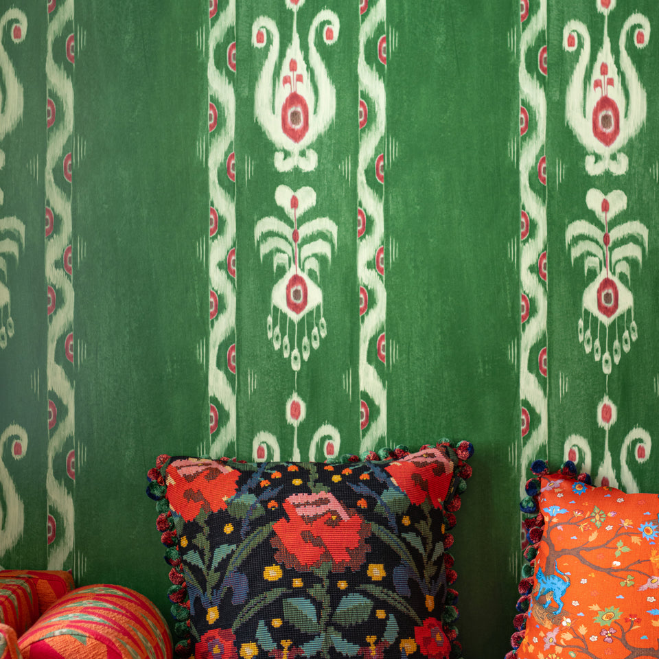 Kiraly Emerald wallpaper by MINDTHEGAP, close-up in a styled interior.