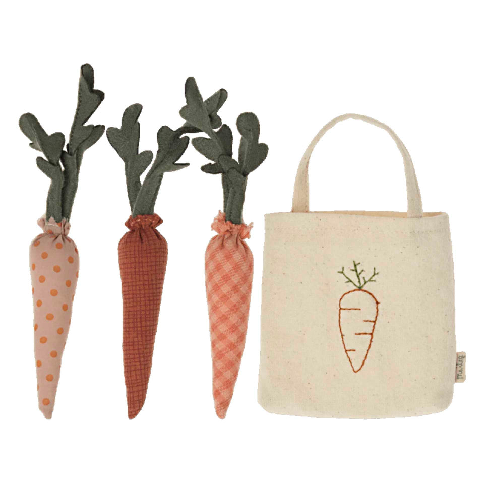 Carrots In Shopping Bag by Maileg