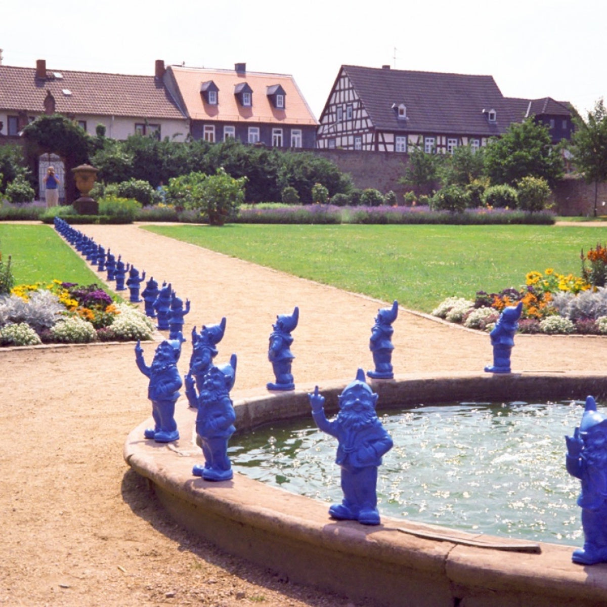 Ottmar Hörl gnome installation in Seligenstadt
