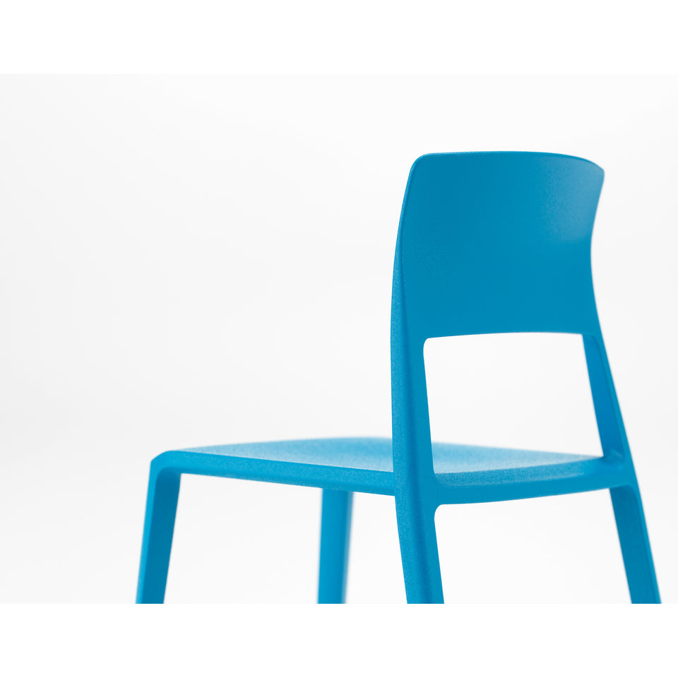 Miniature Tip Ton – Glacier Blue by Barber & Osgerby for Vitra, detail view