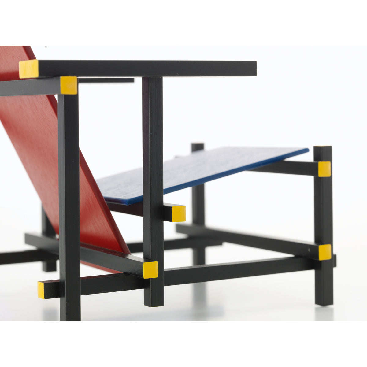 Miniature Rood Blauwe Stoel Chair by Rietveld for Vitra, detail view