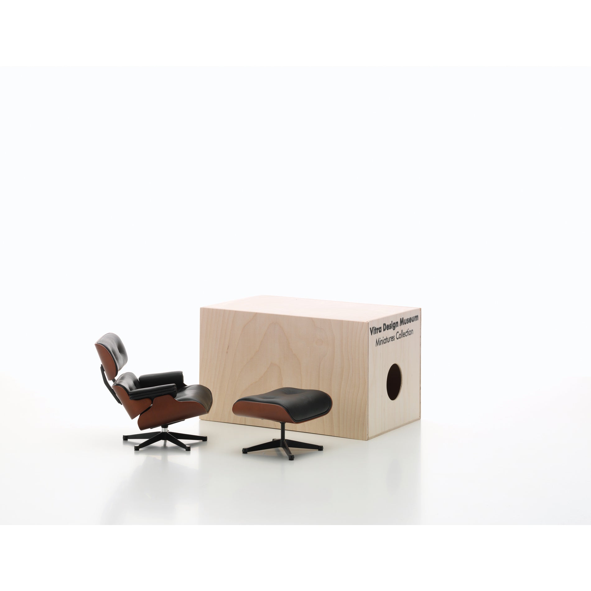 コルビジュエvitra museum miniatureスリングチェアミニチュア Miniature Lounge Chair + Ottoman by Eames for Vitra – Vertigo Home