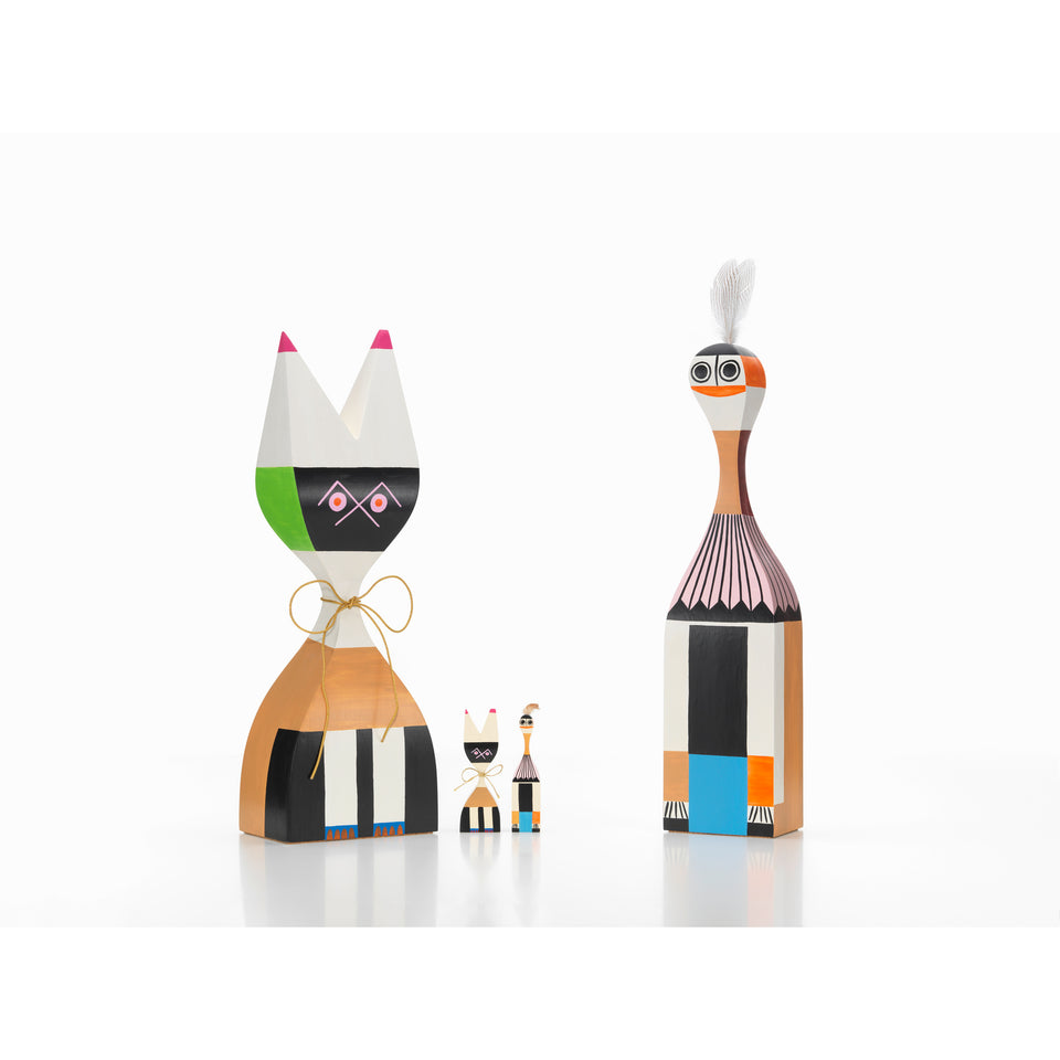 Vitra Wooden Dolls No. 9 and No. 1 Super Large shown alongside the standard-size dolls