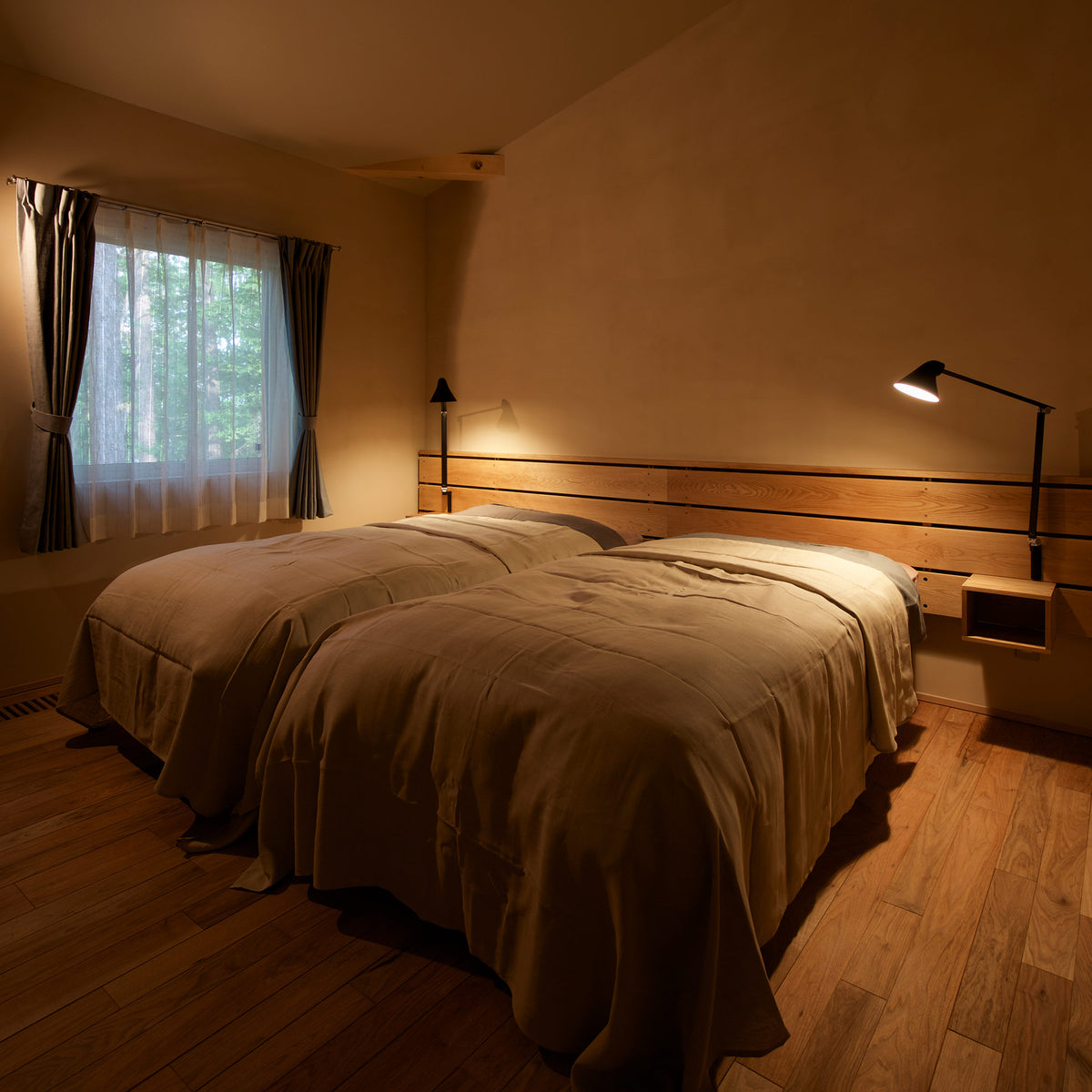 NJP Wall Lamp - Long by Louis Poulsen