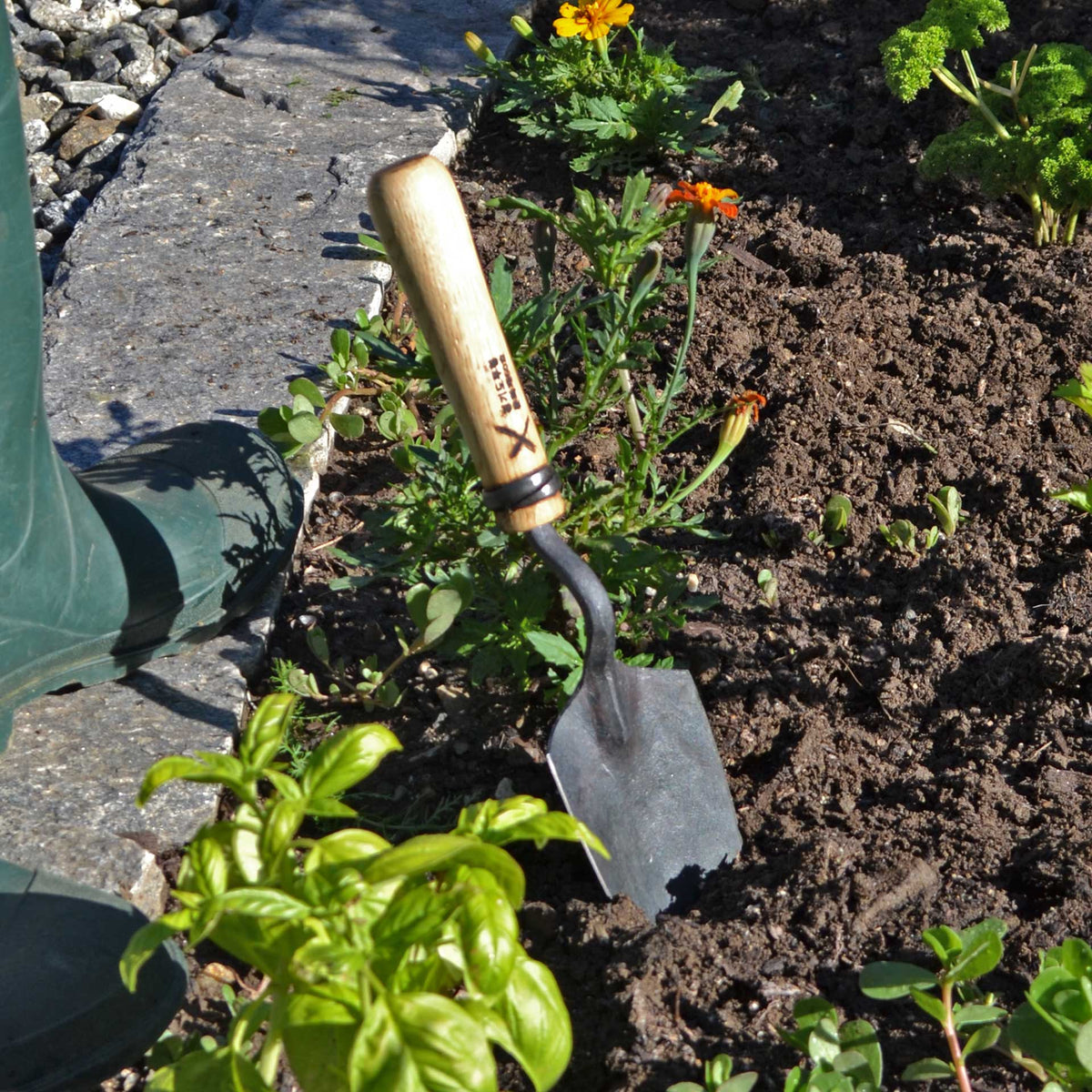 #69 Hand Trowel by Master Shin's Anvil