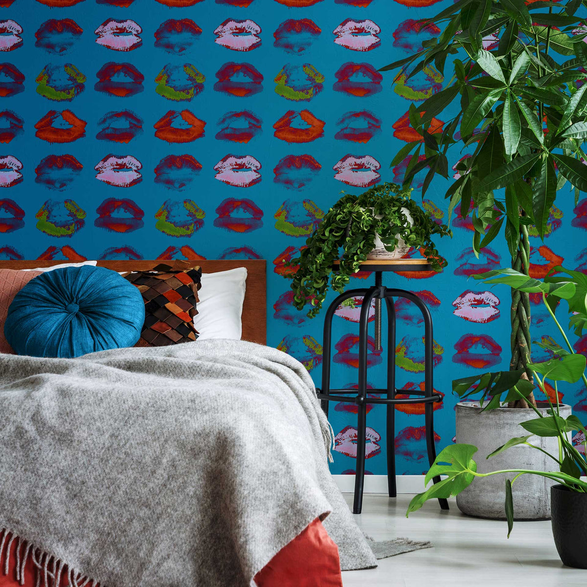 Neon Kiss Wallpaper by MIND THE GAP